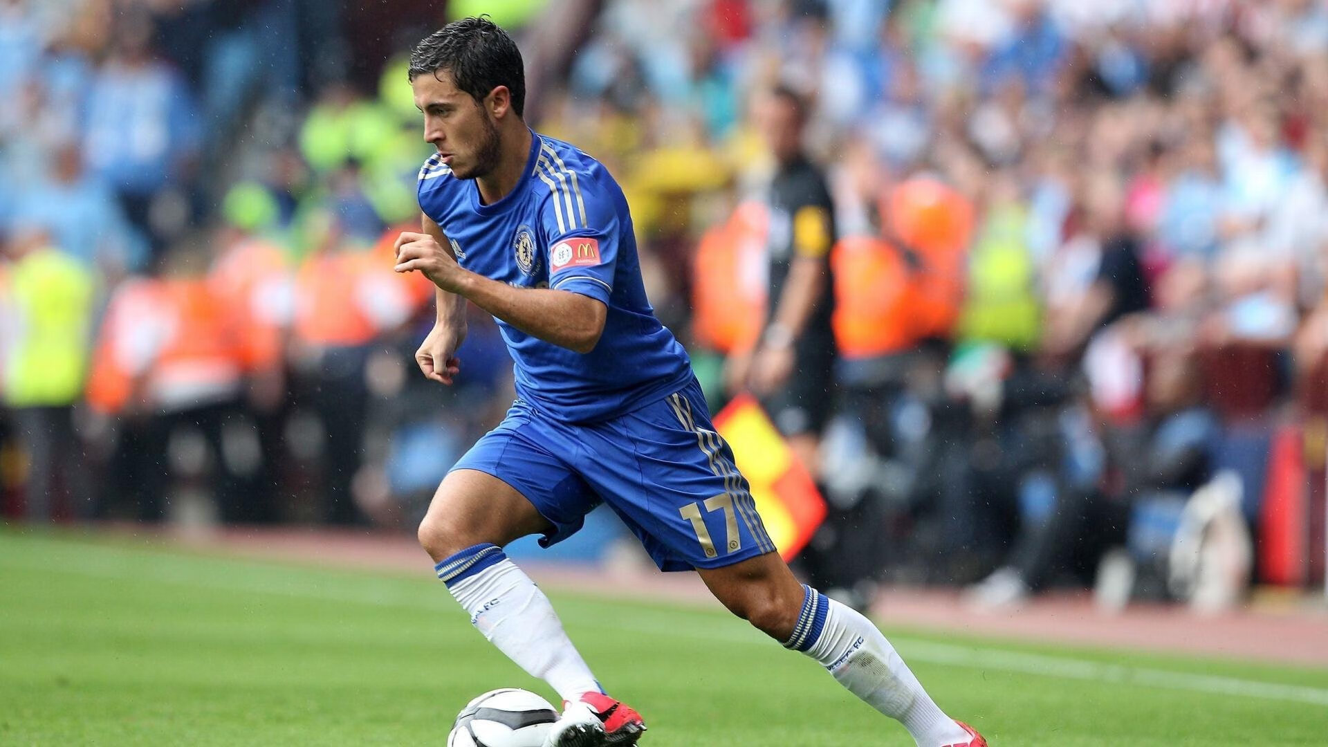 阳光水上篮球赛，激烈拼抢热情满满，水上公园篮球场